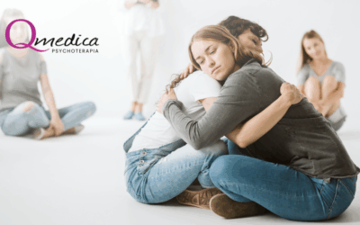 Dziecko w kryzysie? Rówieśnicy często widzą to pierwsi – uczmy nasze dzieci jak pomagać innym.